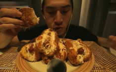 奔驰小哥深夜吃放毒瓜,吃放毒瓜的惊险经历